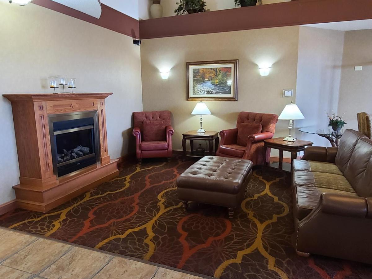 Quality Inn & Suites Wellington - Fort Collins Екстериор снимка