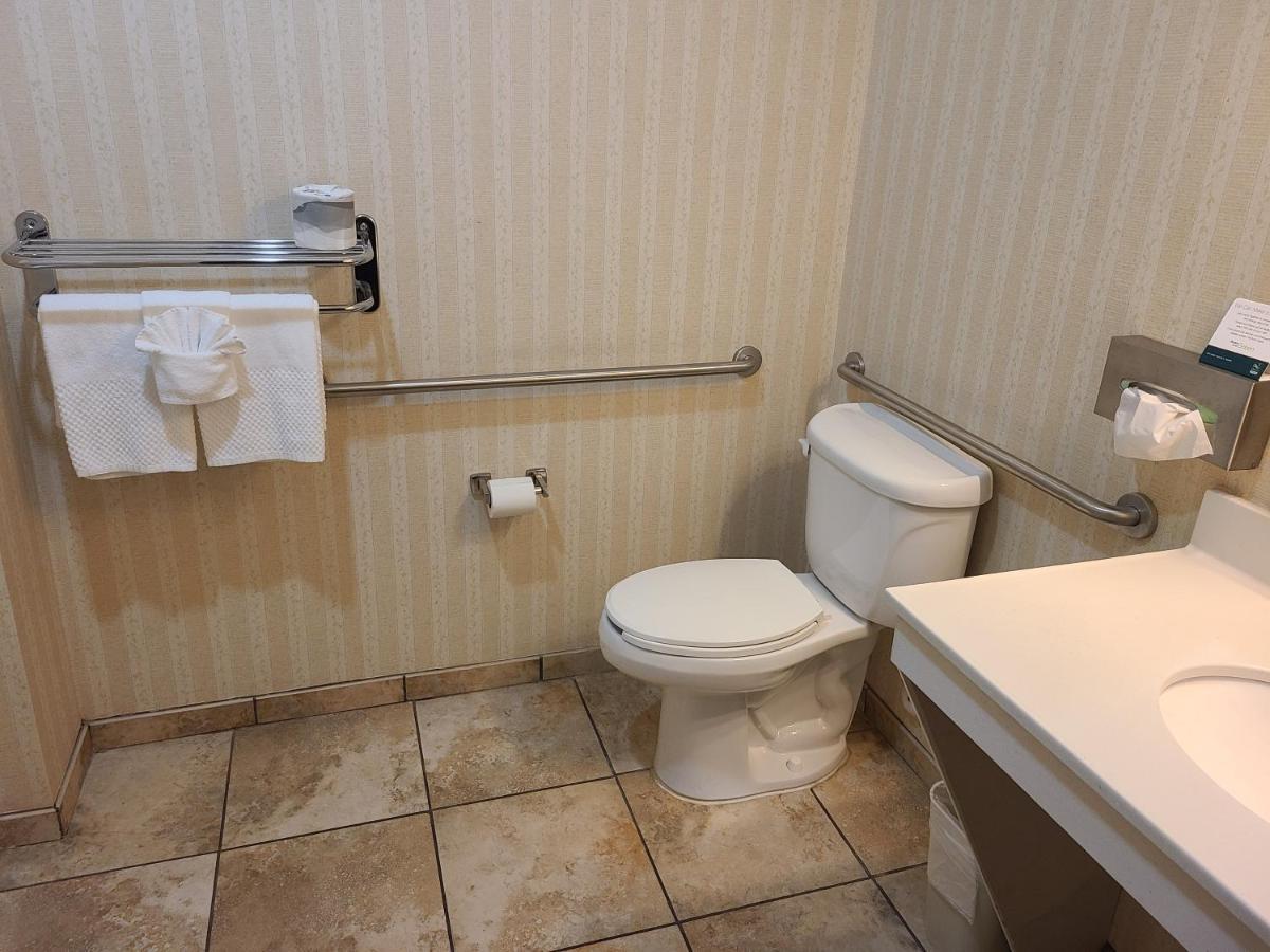 Quality Inn & Suites Wellington - Fort Collins Екстериор снимка
