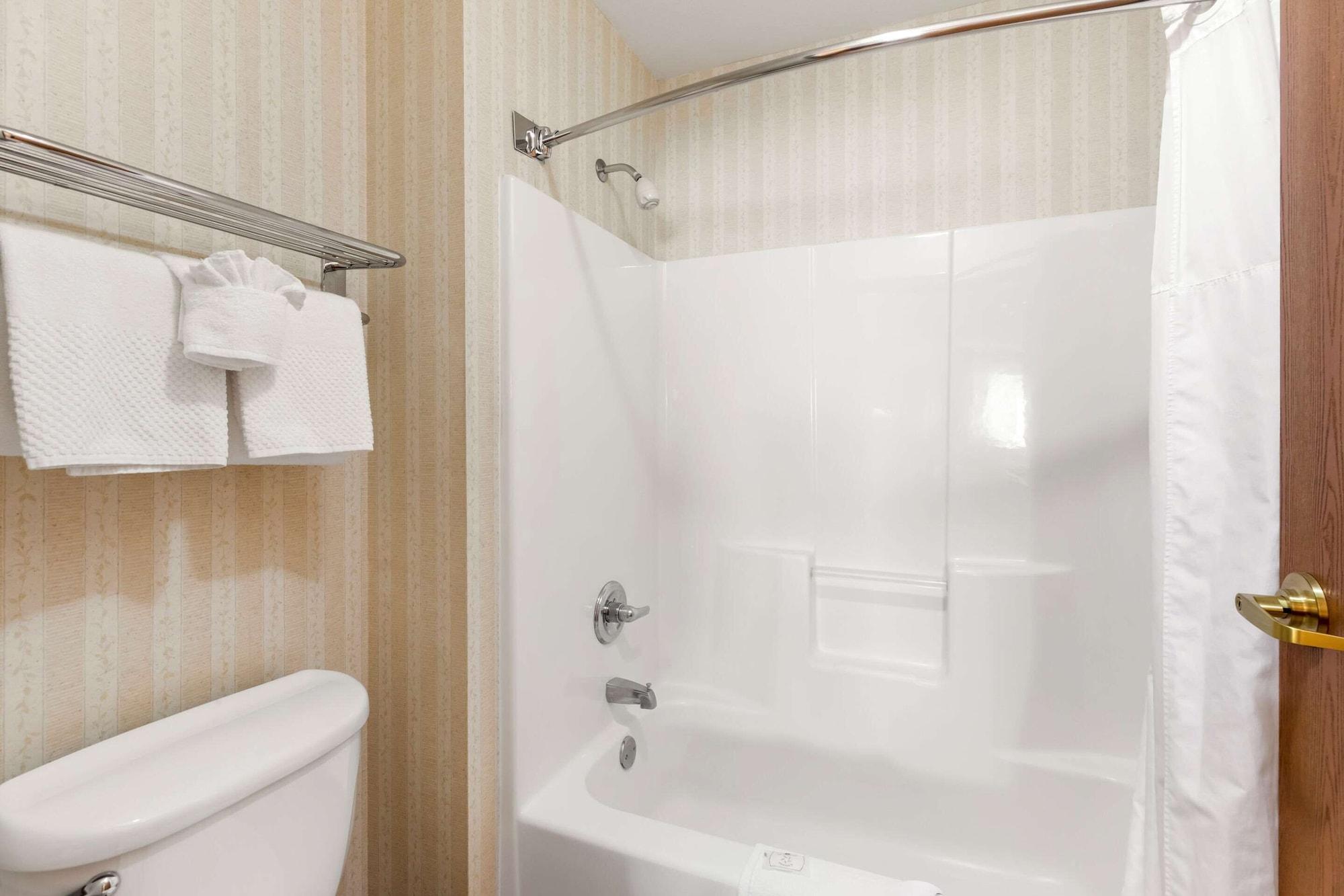 Quality Inn & Suites Wellington - Fort Collins Екстериор снимка