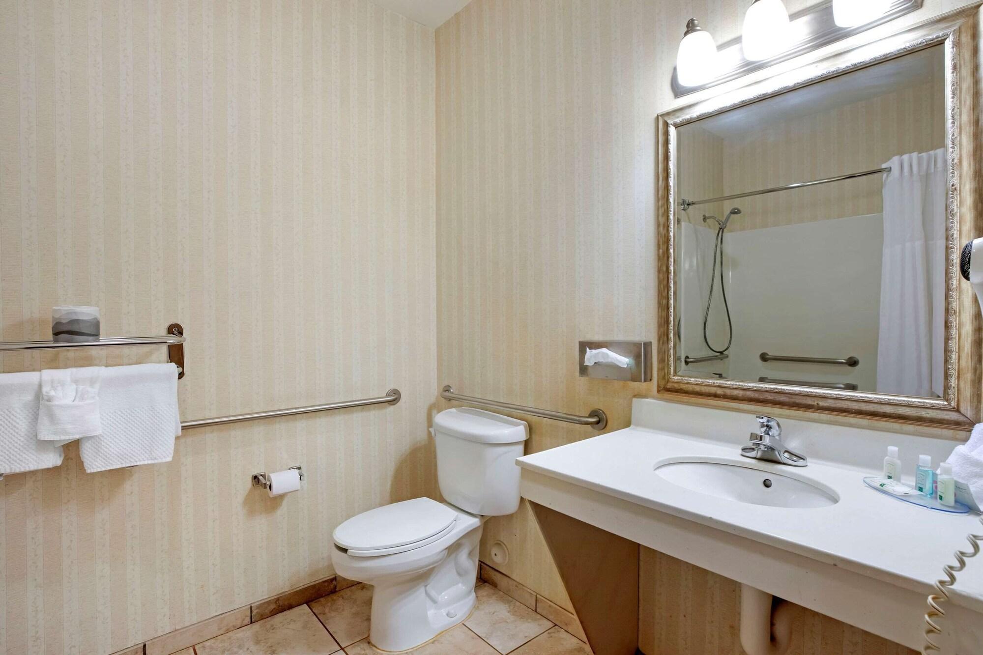 Quality Inn & Suites Wellington - Fort Collins Екстериор снимка