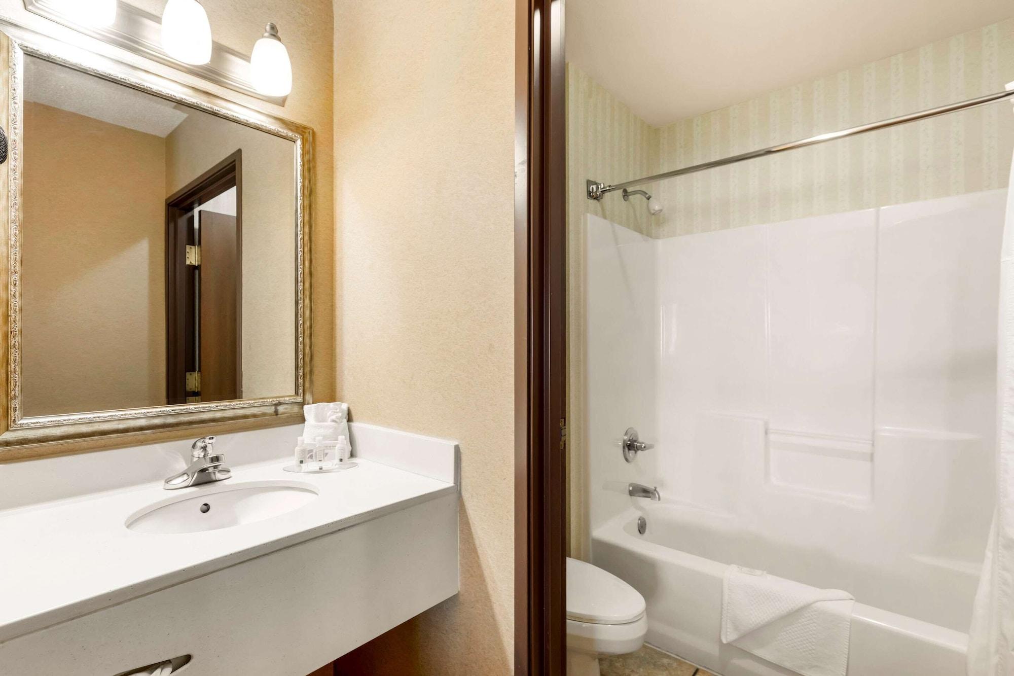 Quality Inn & Suites Wellington - Fort Collins Екстериор снимка