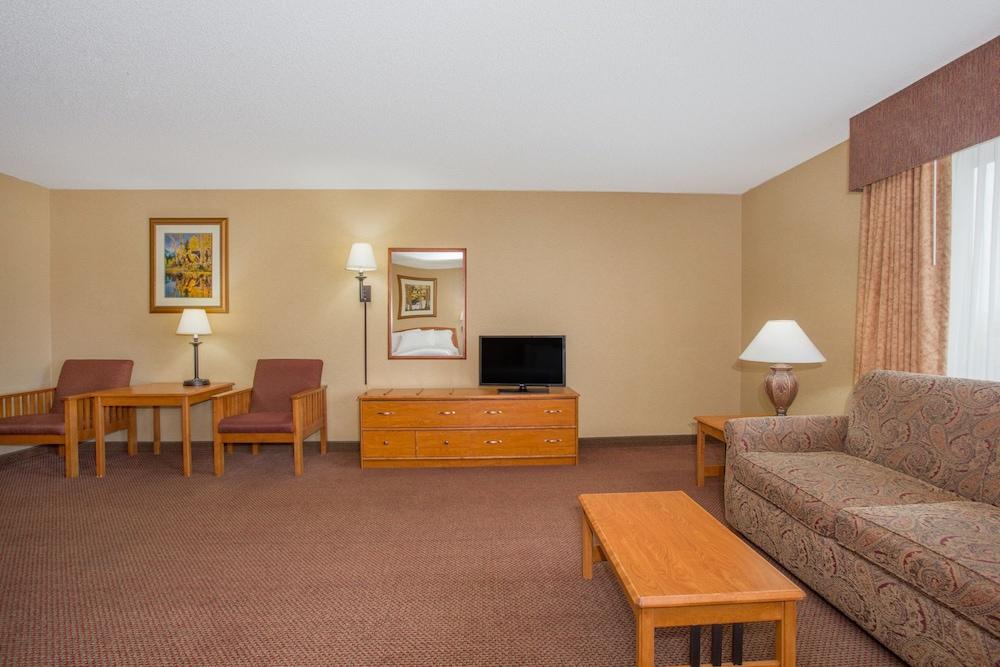 Quality Inn & Suites Wellington - Fort Collins Екстериор снимка